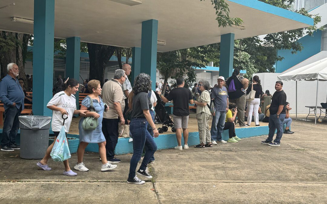 Votantes en Puerto Rico enfrentan desafíos y expresan esperanza en cambios urgentes
